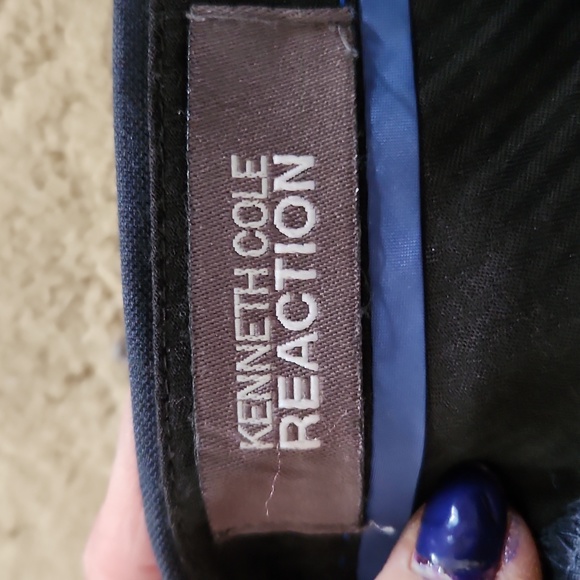 Kenneth Cole 33x32 two piece mens suit - Picture 10 of 11